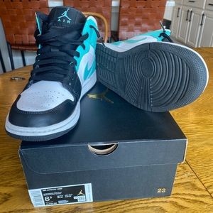 Men’s Air Jordan 1 mid shoes